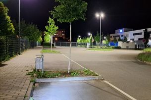 Nächtliche Straßen- und Firmenbeleuchtung im Heppenheimer Gewerbegebiet